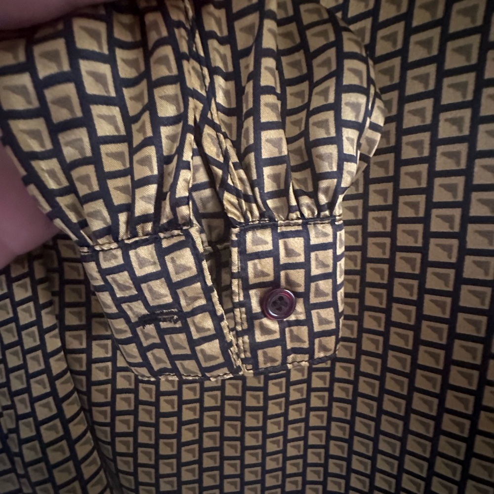 FINAL PRICE Women’s Gold and Balck Patterned Shirt Size medium - Picture 4 of 5